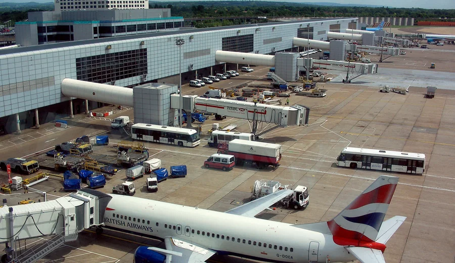 Aircraft and terminal buildings at Gatwick Airport