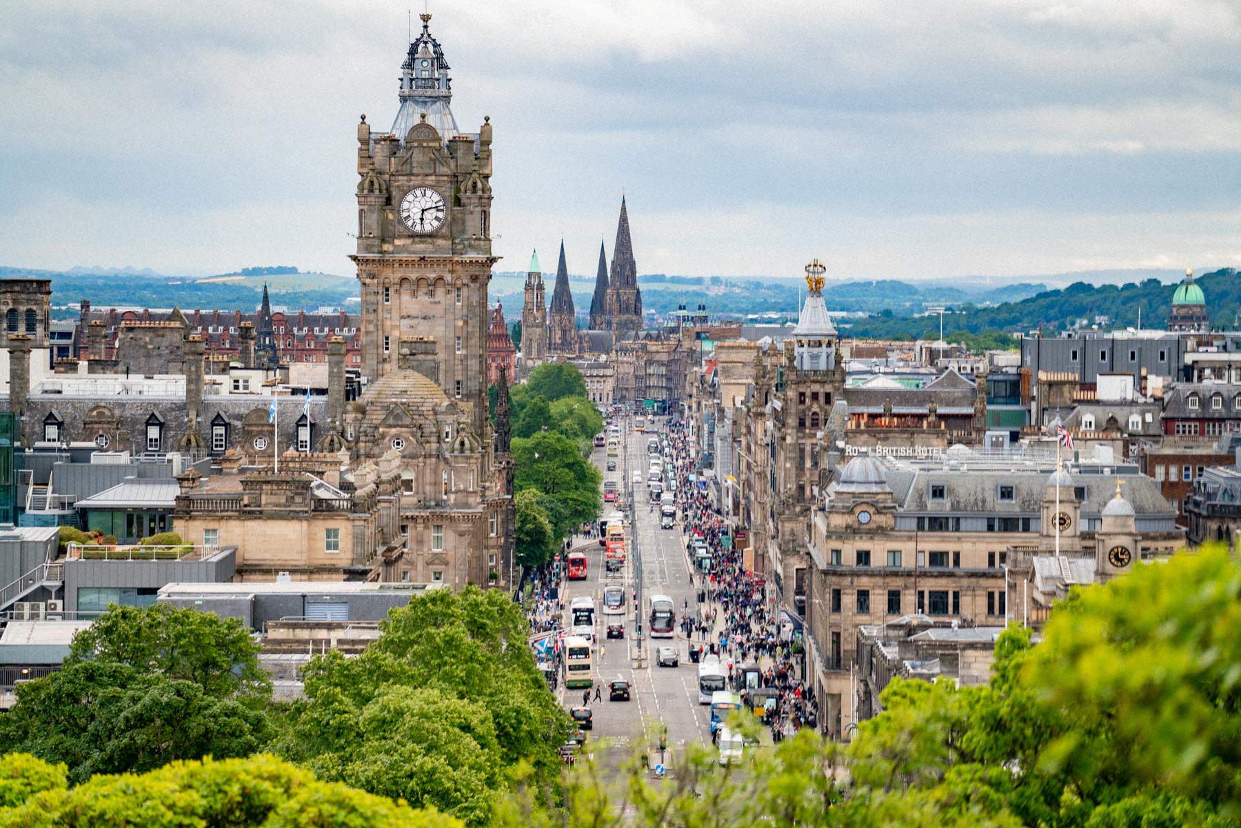 Edinburgh landmarks and private Travel Swift group transport
