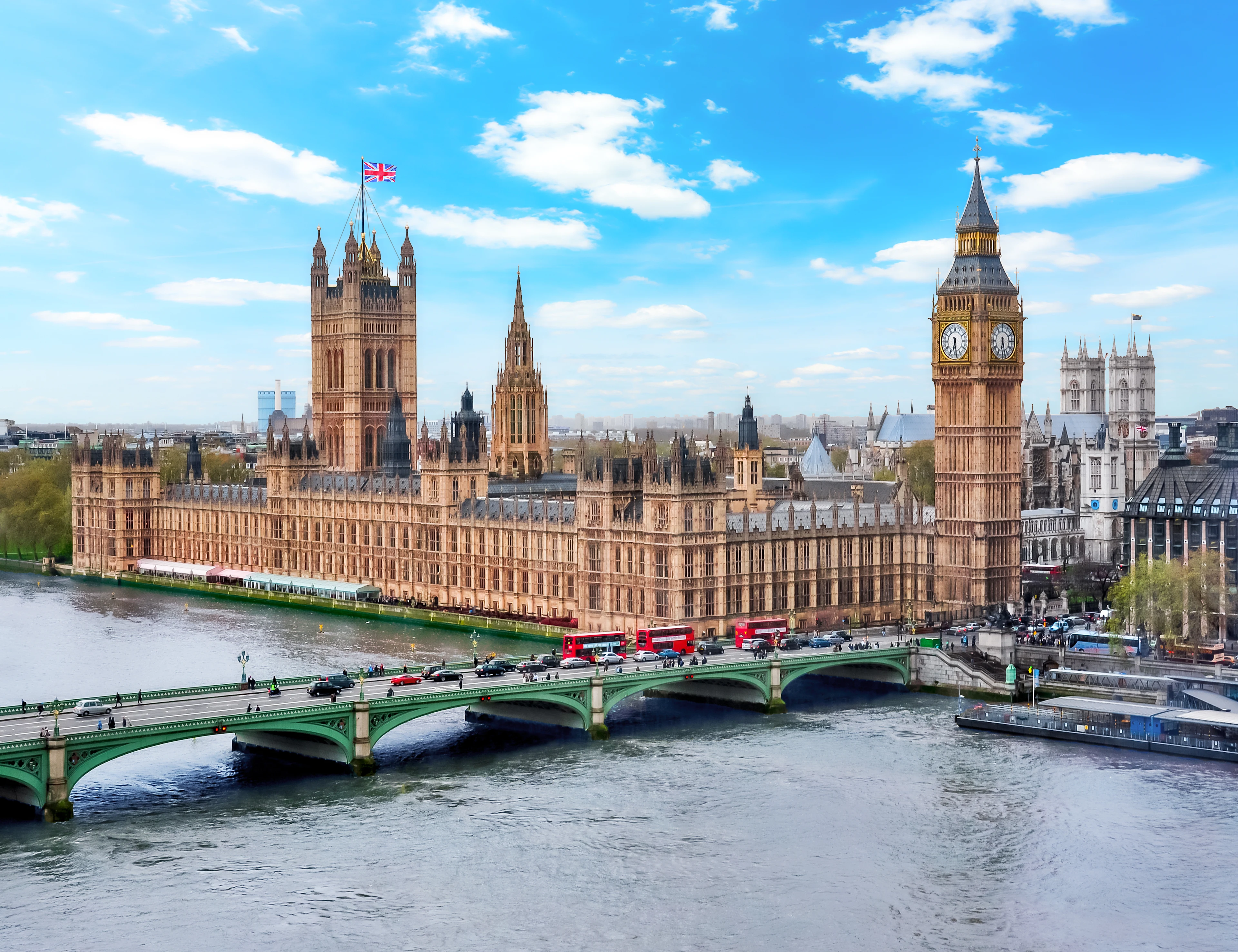 London landmarks and a Travel Swift minibus for group sightseeing
