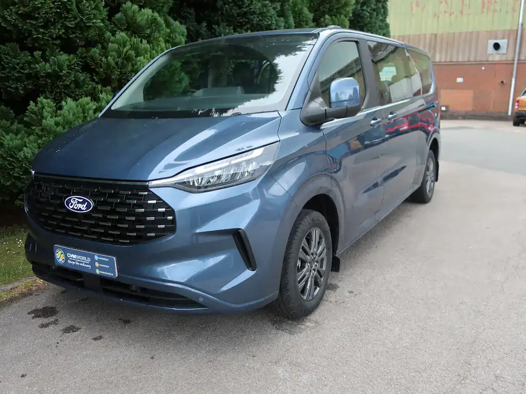 Travel Swift small-group vehicle for eight-seater transport