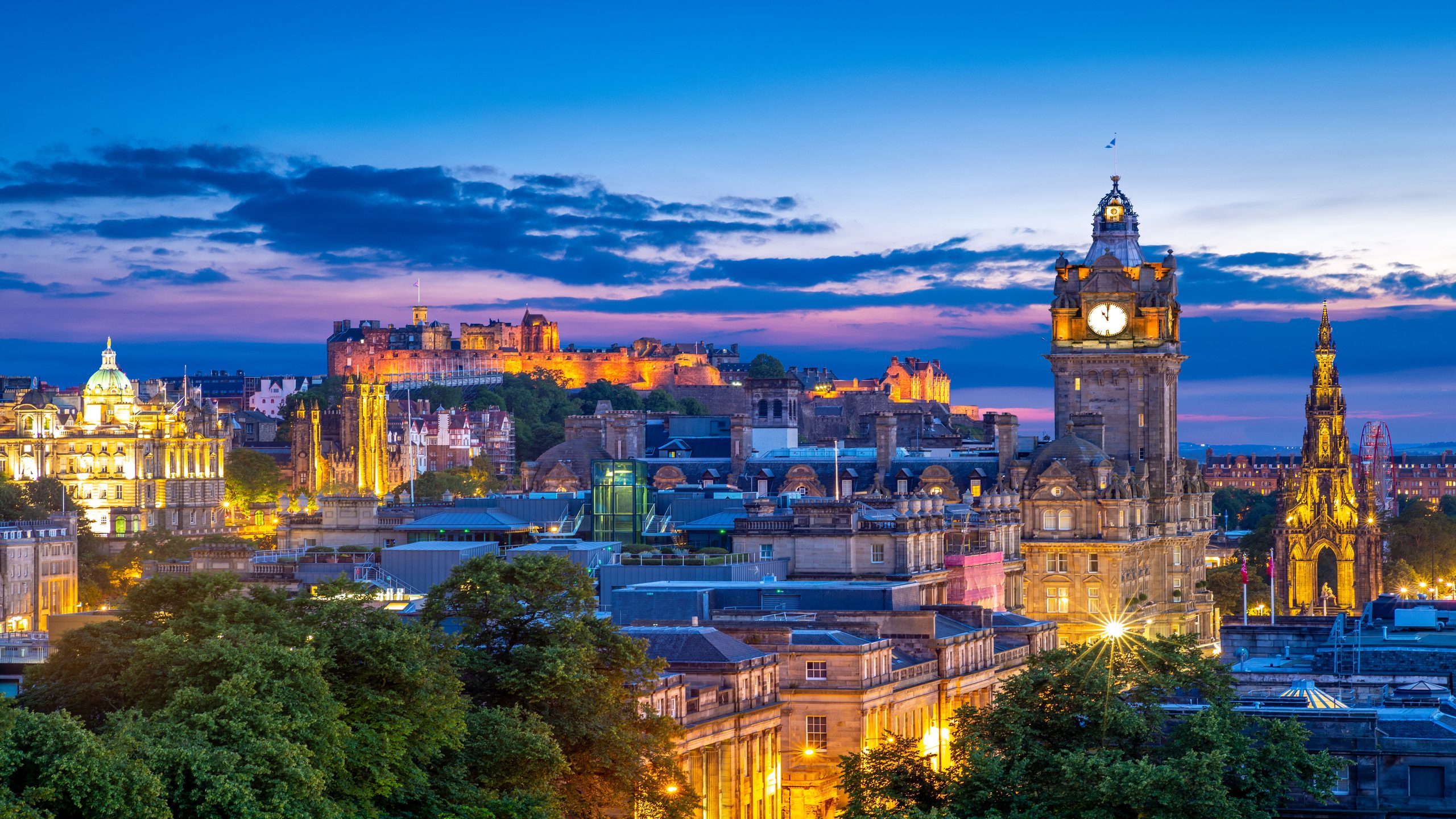 Scottish landmarks and private Travel Swift group transport